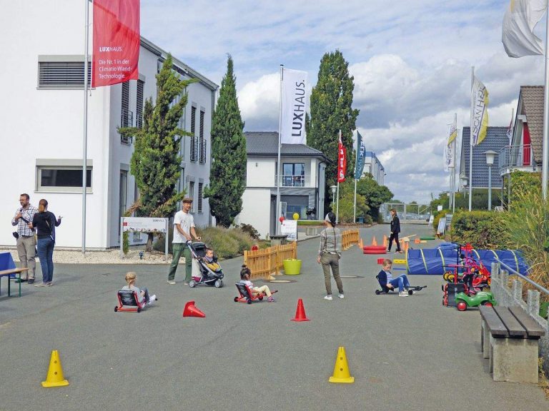 Herbstfest feiert „Bunte Vielfalt im Fertigbau“